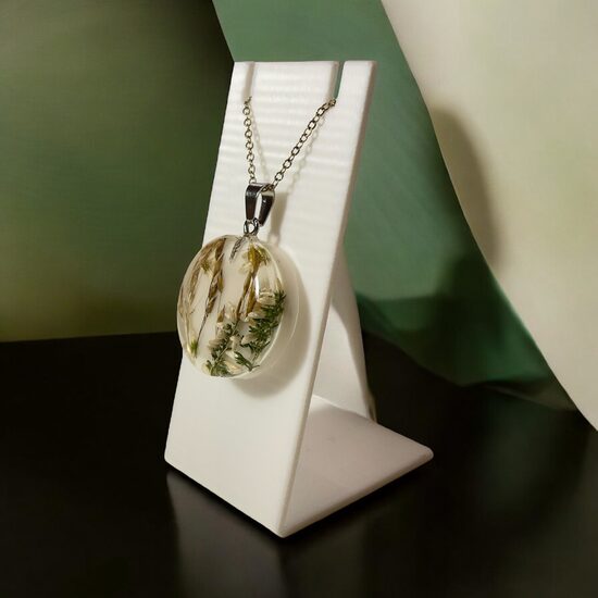 Balts kulons ar smilgām